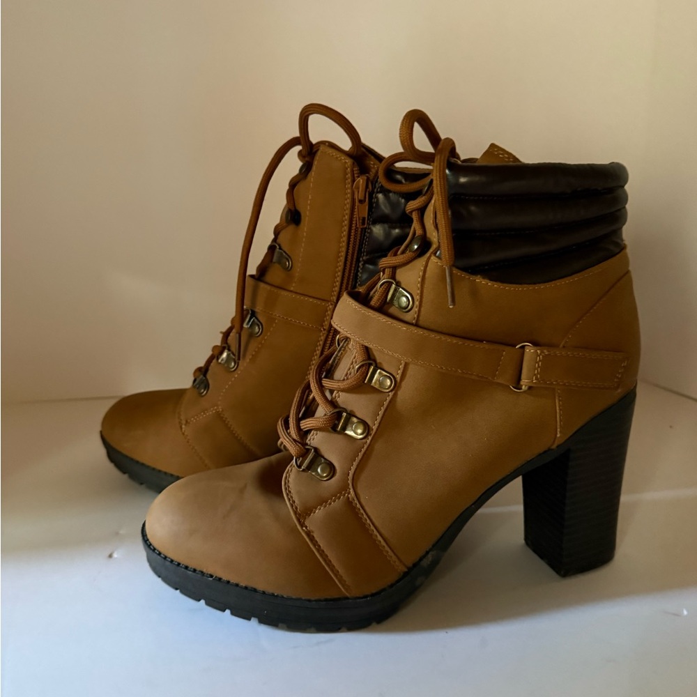 Stylish Tan Heeled Boots with Lace-Up Design